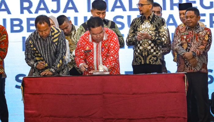 Wali Kota Wesly dan Ketua DPRD Pematangsiantar Tandatangani Komitmen Antikorupsi Bersama KPK dan 33 Kepala Daerah se-Sumut