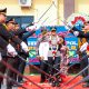 Wali Kota Wesly dan Ketua TP PKK Iringi Farewell Parade Pedang Pora Kapolres Pematangsiantar Naik Becak BSA