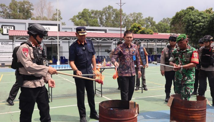 Sinergi TNI-Polri-BNN, Lapas Batam Gelar Razia Gabungan dan Tes Urine Warga Binaan