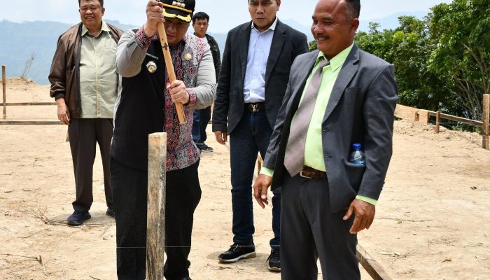 Bupati Samosir Vandiko Gultom Patok Pondasi Monumen Toga Gultom di Onan Runggu, Target Rampung Maret 2027