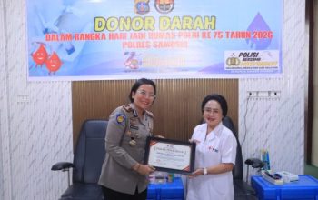 HUT Humas Polri ke-75, Polres Samosir Gelar Donor Darah dan Raih Penghargaan PMI