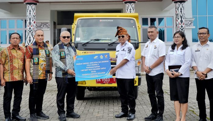 Pemkab Simalungun Terima Bantuan 1 Unit Dump Truk dari PTPN IV