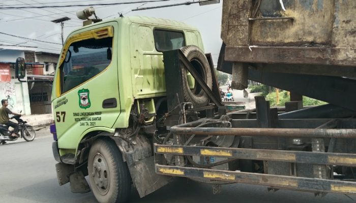 Truk Sampah DLH Pematangsiantar Berkarat dan Berlubang Masih Beroperasi, Warga Khawatir Bahayakan Pengendara