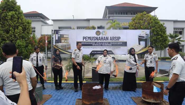 Lapas Kelas IIA Batam Bersama UPT Pemasyarakatan Kepri Musnahkan Arsip Fisik