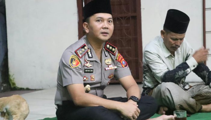 Kapolres Simalungun Subuh Keliling di Masjid Al Hidayah Sinaksak, Tampung Keluhan Macet dan Minta Personel Jadi Imam