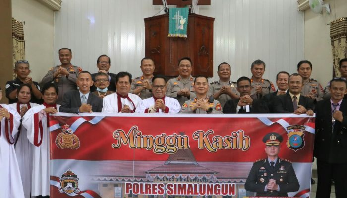 Safari Minggu Kasih di HKBP Serbelawan, Kapolres Simalungun Bagikan 350 Paket dan Ingatkan Bahaya Judol