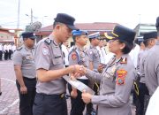 Beri Reward 20 Personel Berprestasi, Kapolres Samosir: Jangan Arogan dan Sakiti Hati Masyarakat