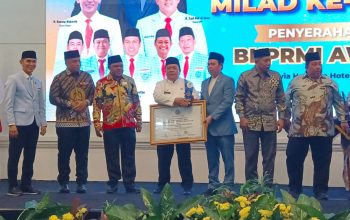 Wali Kota Pematangsiantar Wesly Silalahi Raih BKPRMI Award Peduli Anak Yatim dan Pemuda Masjid