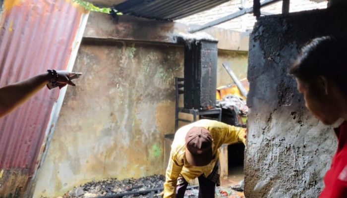 Korsleting Diduga Picu Kebakaran Rumah di Siantar Marihat, Kerugian Rp50 Juta